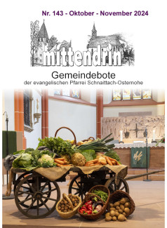 Titelbild des Gemeindeboten 10., 11.2024: geschmückter Erntedankwagen im Chorraum einer Kirche